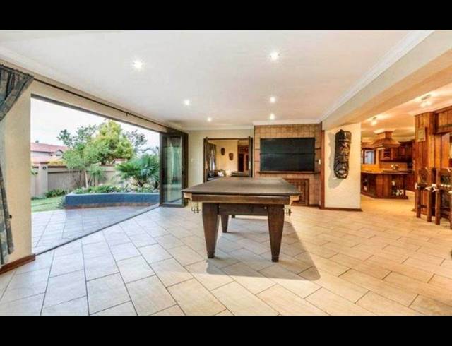 6 BEDROOM HOUSE FOR SALE IN MIDSTREAM ESTATE